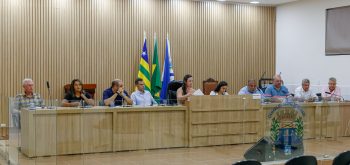 Parlamentares votam requerimentos e projetos de lei