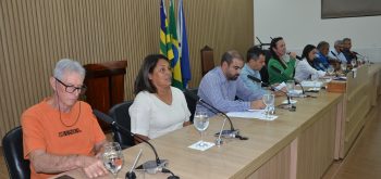 Homenagens emocionam e marcam sessão da Câmara