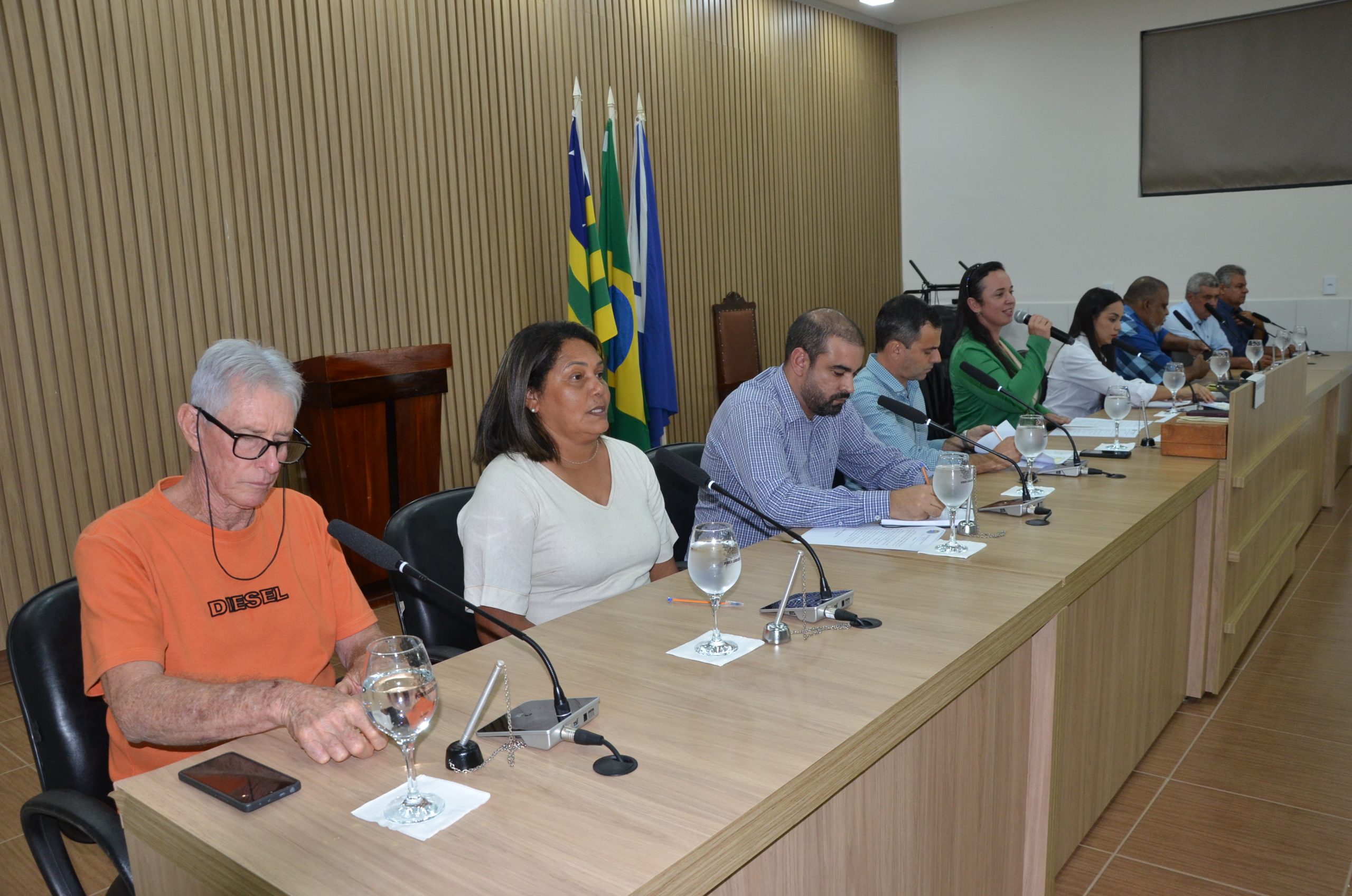 Homenagens emocionam e marcam sessão da Câmara
